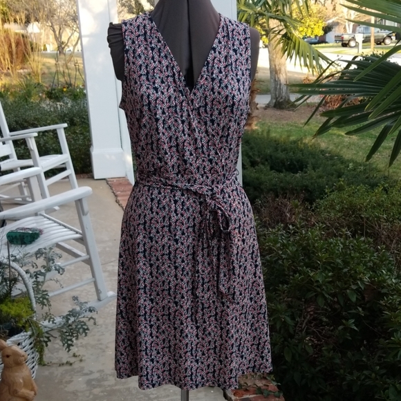 Loft Cross over Slimming Dress - Picture 3 of 8